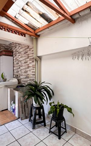 Casa à venda com 87m², 3 quartos e 2 vagas Casa à venda com 87m², 3 quartos e 2 vagasÁrea de Serviço
