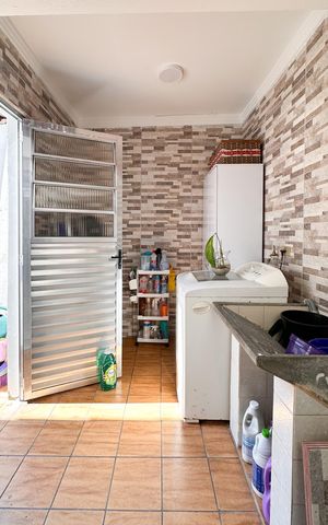 Casa à venda com 87m², 3 quartos e 2 vagas Casa à venda com 87m², 3 quartos e 2 vagasÁrea de Serviço