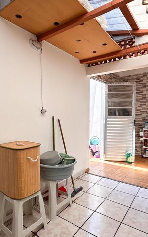 Casa à venda com 87m², 3 quartos e 2 vagas Casa à venda com 87m², 3 quartos e 2 vagasÁrea de Serviço