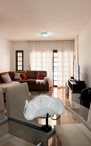 Casa à venda com 87m², 3 quartos e 2 vagas Casa à venda com 87m², 3 quartos e 2 vagasSala