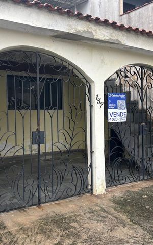 Casa à venda com 197m², 5 quartos e 2 vagas Casa à venda com 197m², 5 quartos e 2 vagasFachada