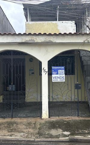 Casa à venda com 197m², 5 quartos e 2 vagas Casa à venda com 197m², 5 quartos e 2 vagasFachada