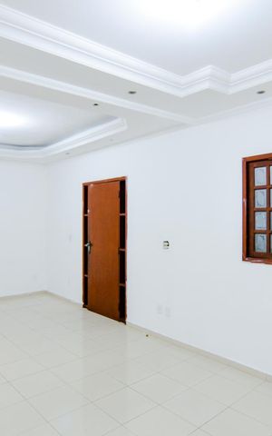 Casa para alugar com 90m², 3 quartos e 2 vagasSala