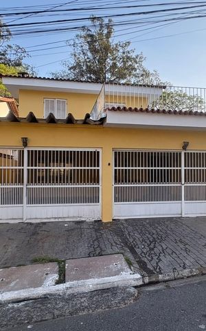 Casa à venda com 300m², 4 quartos e 4 vagasFachada