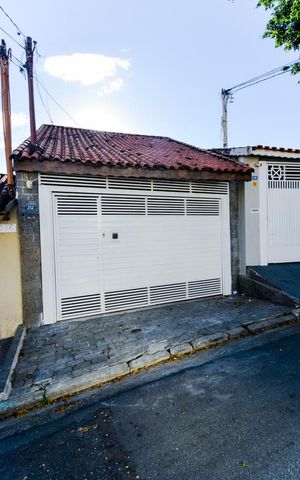 Casa para alugar com 200m², 3 quartos e 4 vagasFachada
