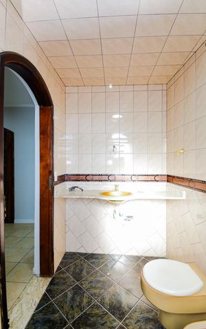 Casa para alugar com 200m², 3 quartos e 4 vagasBanheiro da Suíte
