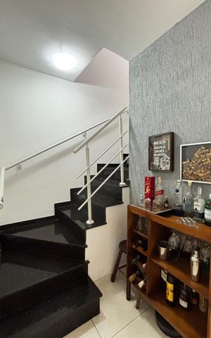 Casa à venda com 110m², 3 quartos e 2 vagas Casa à venda com 110m², 3 quartos e 2 vagasEscada