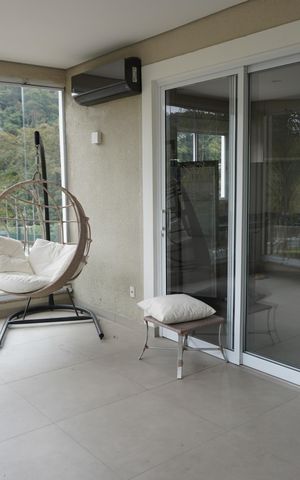 Casa de condomínio à venda com 475m², 4 quartos e 4 vagasÁrea externa