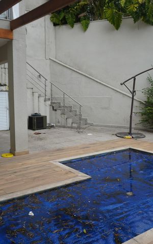 Casa de condomínio à venda com 475m², 4 quartos e 4 vagasPiscina