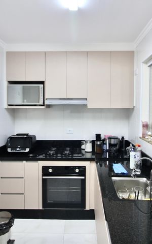 Casa à venda com 68m², 2 quartos e 2 vagas Casa à venda com 68m², 2 quartos e 2 vagasCozinha
