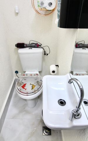 Casa à venda com 68m², 2 quartos e 2 vagas Casa à venda com 68m², 2 quartos e 2 vagasBanheiro 1