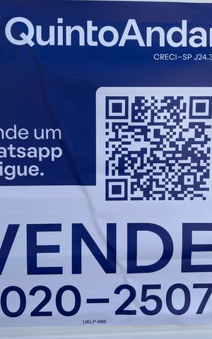 Casa à venda com 68m², 2 quartos e 2 vagas Casa à venda com 68m², 2 quartos e 2 vagasFachada