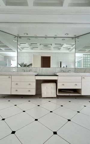 Casa para alugar com 660m², 4 quartos e 4 vagas Casa para alugar com 660m², 4 quartos e 4 vagasBanheiro Suíte 1