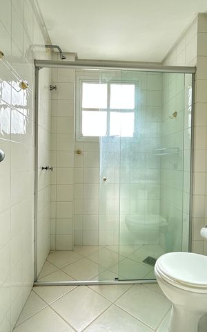 Casa para alugar com 660m², 4 quartos e 4 vagas Casa para alugar com 660m², 4 quartos e 4 vagasBanheiro da área de serviço