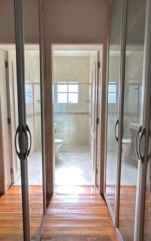 Casa para alugar com 660m², 4 quartos e 4 vagas Casa para alugar com 660m², 4 quartos e 4 vagasSuíte 2 - closet