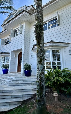 Casa para alugar com 660m², 4 quartos e 4 vagas Casa para alugar com 660m², 4 quartos e 4 vagasFachada