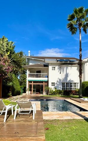 Casa para alugar com 660m², 4 quartos e 4 vagas Casa para alugar com 660m², 4 quartos e 4 vagasPiscina