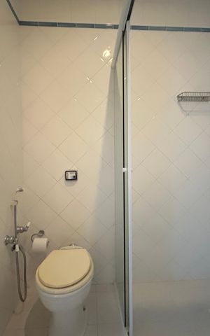 Casa para alugar com 660m², 4 quartos e 4 vagas Casa para alugar com 660m², 4 quartos e 4 vagasBanheiro Social