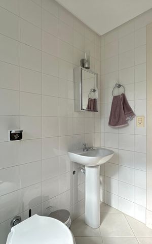 Casa para alugar com 660m², 4 quartos e 4 vagas Casa para alugar com 660m², 4 quartos e 4 vagasBanheiro da área de serviço