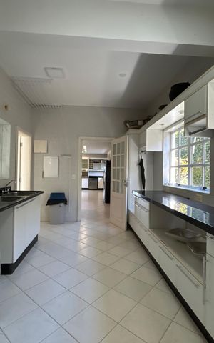 Casa para alugar com 660m², 4 quartos e 4 vagas Casa para alugar com 660m², 4 quartos e 4 vagasÁrea de Serviço