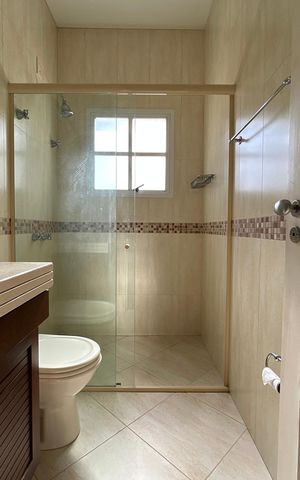 Casa para alugar com 660m², 4 quartos e 4 vagas Casa para alugar com 660m², 4 quartos e 4 vagasBanheiro Suíte 2