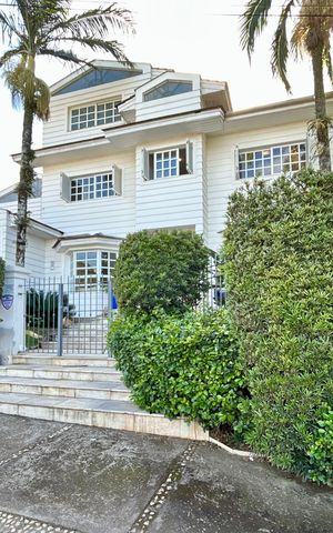 Casa para alugar com 660m², 4 quartos e 4 vagas Casa para alugar com 660m², 4 quartos e 4 vagasFachada