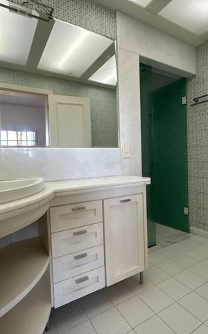 Casa para alugar com 660m², 4 quartos e 4 vagas Casa para alugar com 660m², 4 quartos e 4 vagasBanheiro Suíte 4