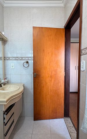 Casa à venda com 160m², 4 quartos e 4 vagas Casa à venda com 160m², 4 quartos e 4 vagasBanheiro suíte 1
