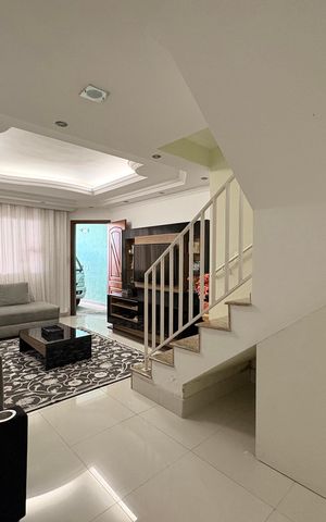 Casa à venda com 160m², 4 quartos e 4 vagas Casa à venda com 160m², 4 quartos e 4 vagasSala
