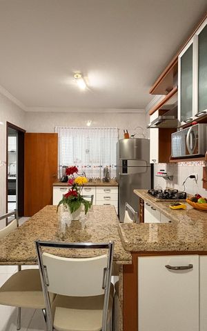 Casa à venda com 160m², 4 quartos e 4 vagas Casa à venda com 160m², 4 quartos e 4 vagasCozinha