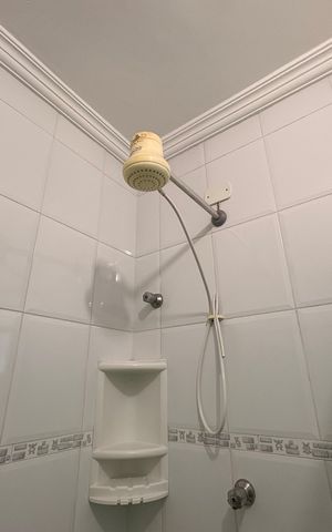 Casa à venda com 160m², 4 quartos e 4 vagas Casa à venda com 160m², 4 quartos e 4 vagasBanheiro