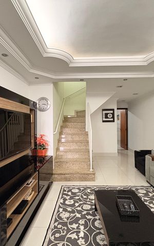 Casa à venda com 160m², 4 quartos e 4 vagas Casa à venda com 160m², 4 quartos e 4 vagasSala