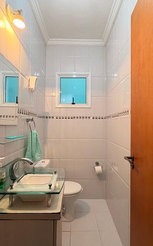 Casa à venda com 160m², 4 quartos e 4 vagas Casa à venda com 160m², 4 quartos e 4 vagasLavabo