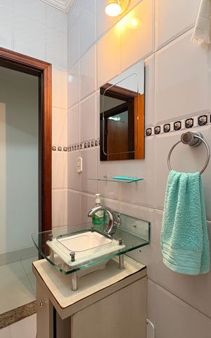 Casa à venda com 160m², 4 quartos e 4 vagas Casa à venda com 160m², 4 quartos e 4 vagasLavabo