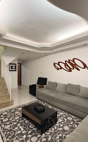 Casa à venda com 160m², 4 quartos e 4 vagas Casa à venda com 160m², 4 quartos e 4 vagasSala