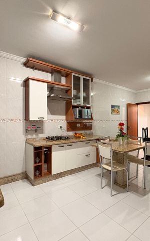 Casa à venda com 160m², 4 quartos e 4 vagas Casa à venda com 160m², 4 quartos e 4 vagasCozinha