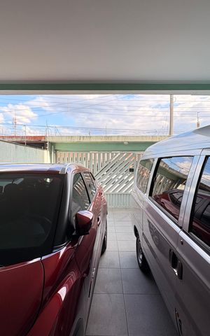Casa à venda com 160m², 4 quartos e 4 vagas Casa à venda com 160m², 4 quartos e 4 vagasGaragem