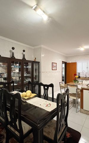 Casa à venda com 160m², 4 quartos e 4 vagas Casa à venda com 160m², 4 quartos e 4 vagasCozinha