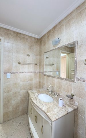 Apartamento à venda com 273m², 4 quartos e 2 vagasBanheiro da Suíte