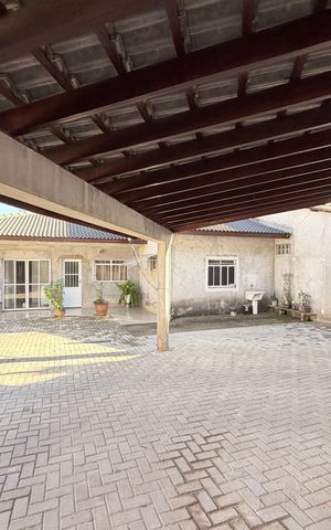 Casa à venda com 128m², 4 quartos e 2 vagasGaragem e quintal da frente