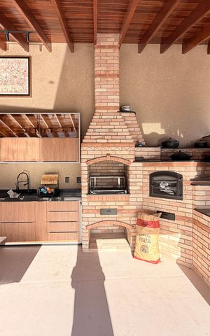 Casa à venda com 128m², 4 quartos e 2 vagasQuintal com piscina e churrasqueira