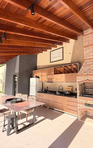 Casa à venda com 128m², 4 quartos e 2 vagasQuintal com piscina e churrasqueira