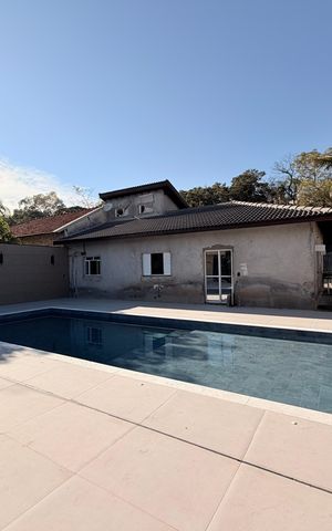 Casa à venda com 128m², 4 quartos e 2 vagasQuintal com piscina e churrasqueira