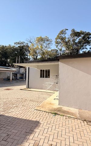 Casa à venda com 128m², 4 quartos e 2 vagas2 edículas