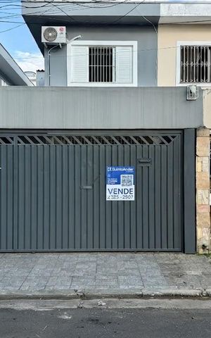 Casa à venda com 240m², 3 quartos e 2 vagas Casa à venda com 240m², 3 quartos e 2 vagasFachada