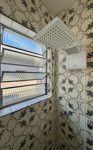 Casa à venda com 240m², 3 quartos e 2 vagas Casa à venda com 240m², 3 quartos e 2 vagasBanheiro Suíte