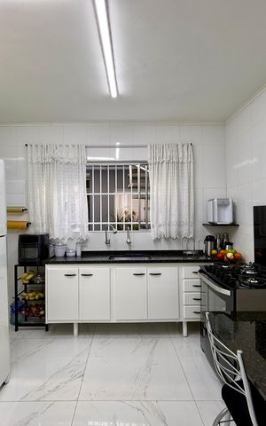 Casa à venda com 240m², 3 quartos e 2 vagas Casa à venda com 240m², 3 quartos e 2 vagasCozinha