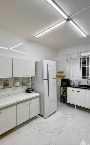 Casa à venda com 240m², 3 quartos e 2 vagas Casa à venda com 240m², 3 quartos e 2 vagasCozinha