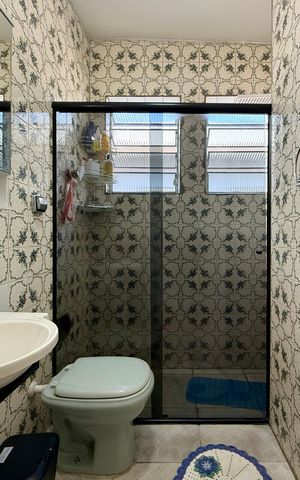 Casa à venda com 240m², 3 quartos e 2 vagas Casa à venda com 240m², 3 quartos e 2 vagasBanheiro Suíte