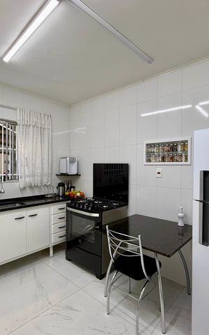 Casa à venda com 240m², 3 quartos e 2 vagas Casa à venda com 240m², 3 quartos e 2 vagasCozinha